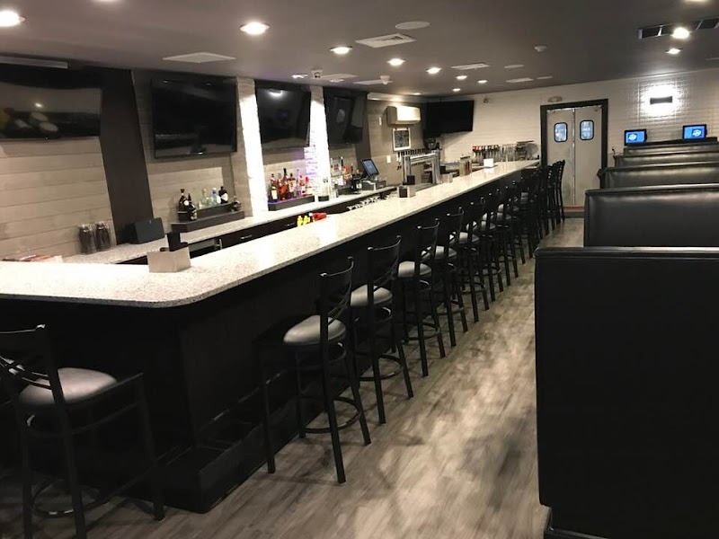 Flinchy's Restaurant, Bar and Deck - photo 4