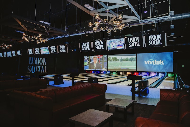 Union Social | Bowling, Axe Throwing, Arcade, & Restaurant - photo 4
