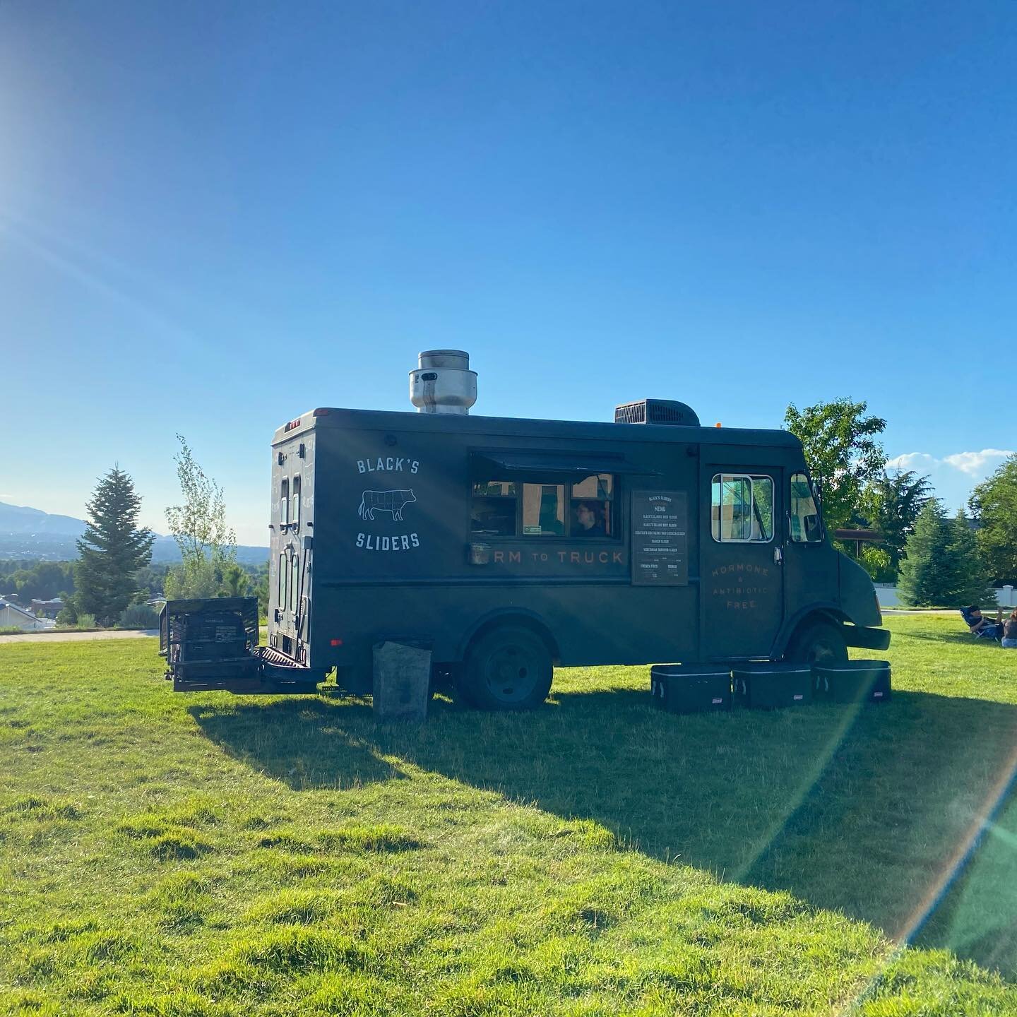 BLACK'S SLIDERS FOOD TRUCK - photo 2