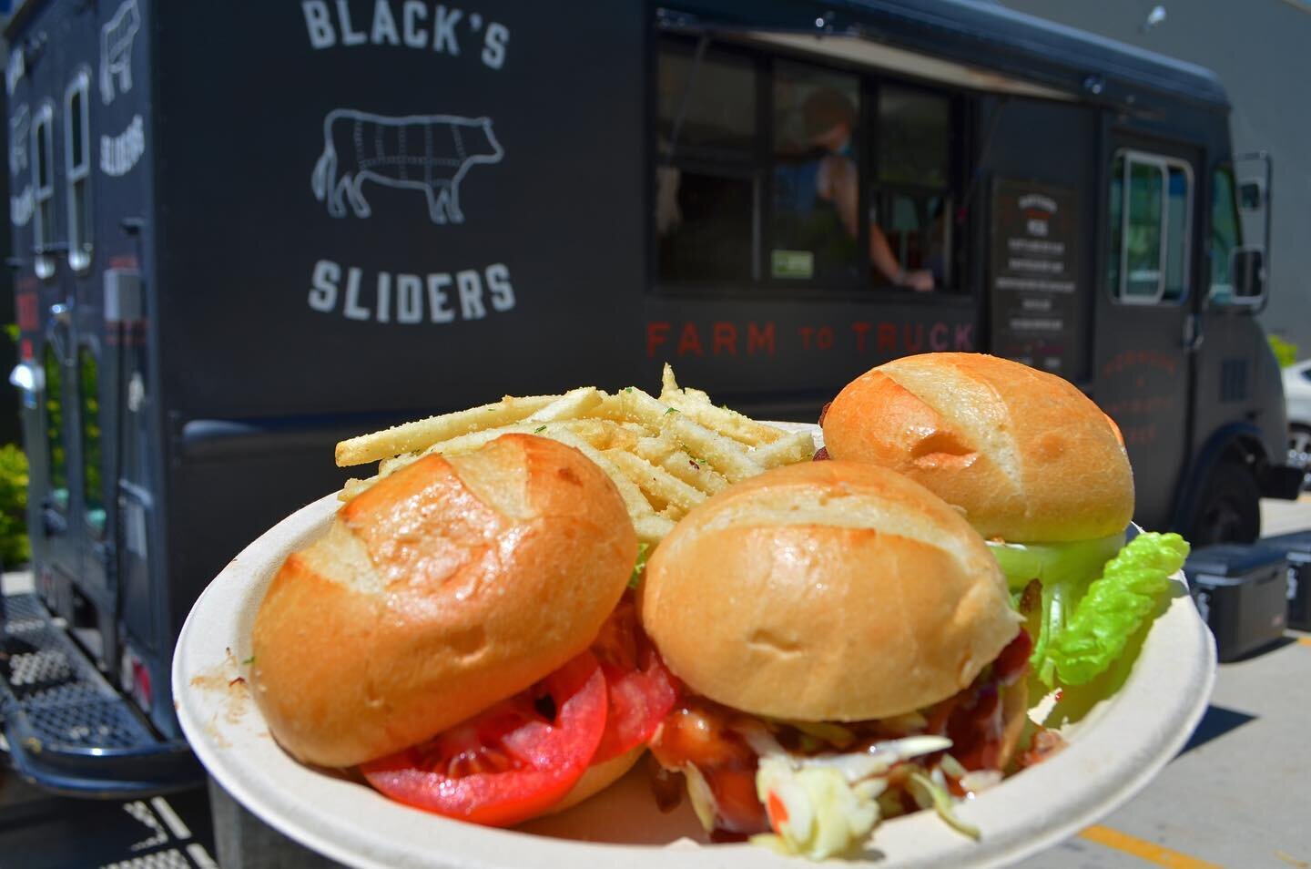BLACK'S SLIDERS FOOD TRUCK - photo 4