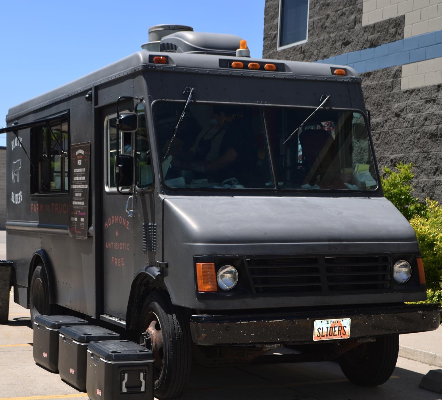 BLACK'S SLIDERS FOOD TRUCK - photo 3