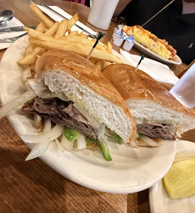 Cindi’s NY Deli & Restaurant - photo 2