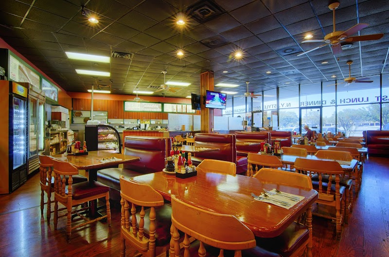 Cindi’s NY Deli & Restaurant - photo 5