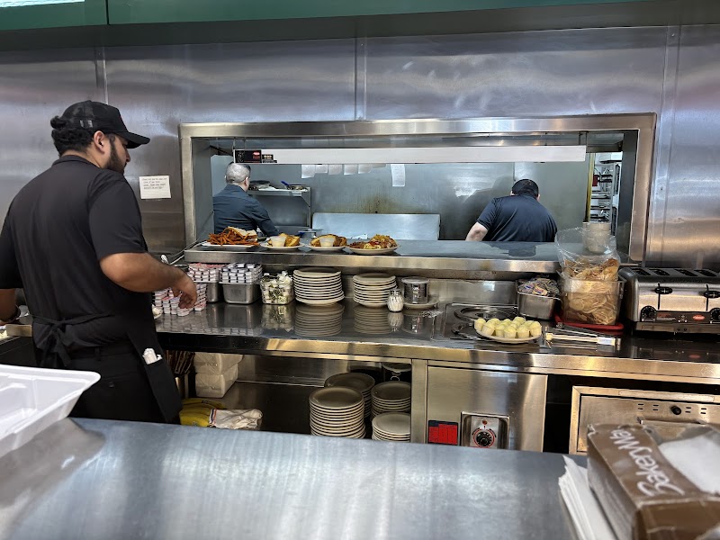Cindi’s NY Deli & Restaurant - photo 3