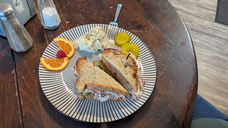 Cozy Cup Deli - photo 3