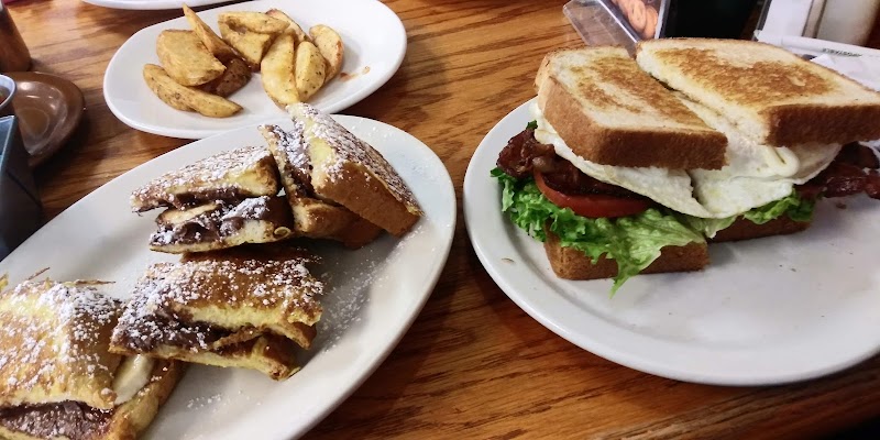 Bacon's Bistro and Cafe - photo 5