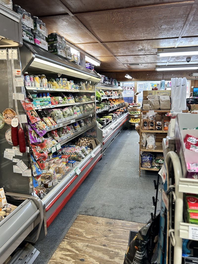 Manzanita Grocery & Deli - The Little Apple - photo 5