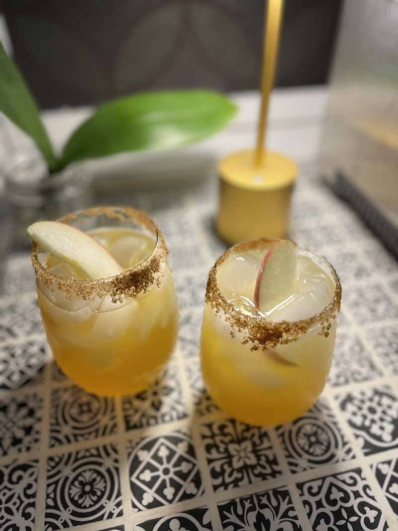 Bee Tapped Mobile Bar LLC - Beverage Catering Service - photo 2