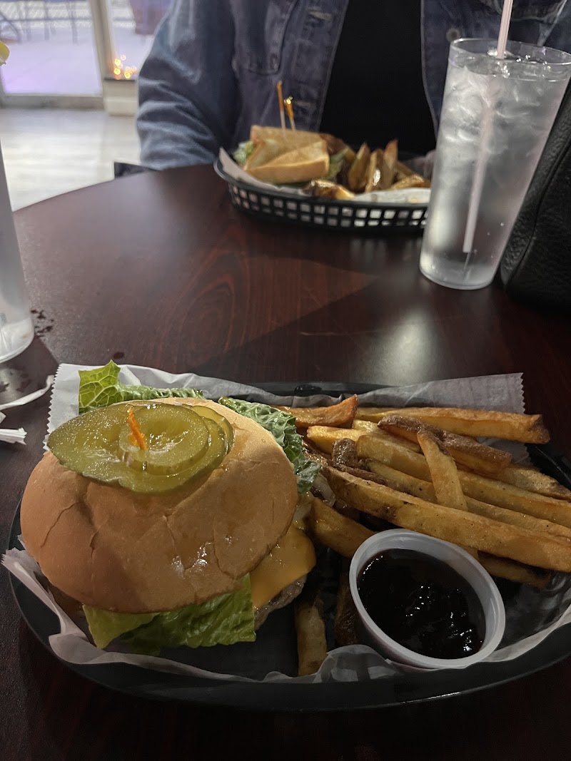 Richardson's Downtown Sports Bar and Grill - photo 5