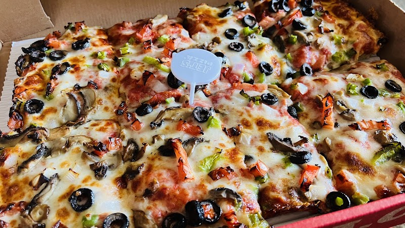 Jet's Pizza - photo 4