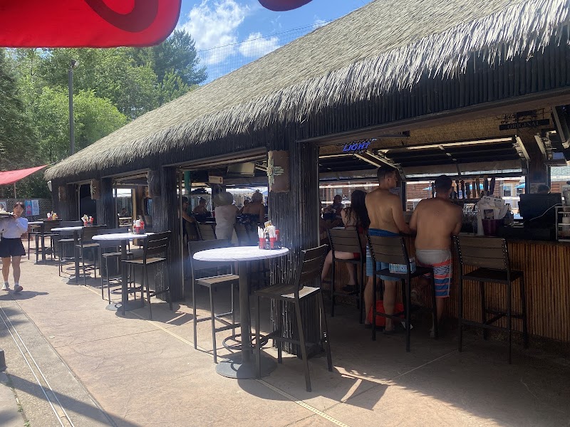 Loopy's Grill & Saloon - photo 2