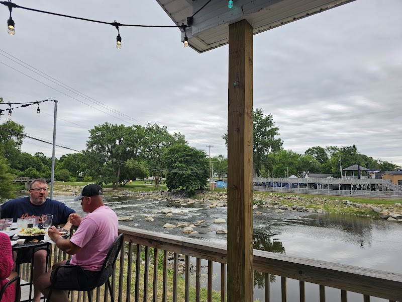 Riverfront Grille - photo 4