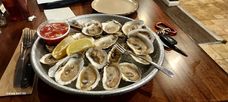Novatos Bar and Grill - photo 5