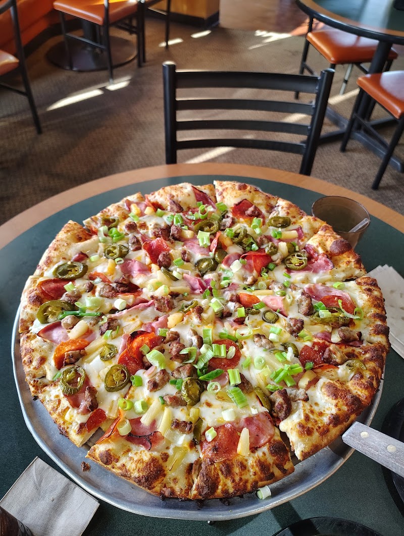 Round Table Pizza - photo 2