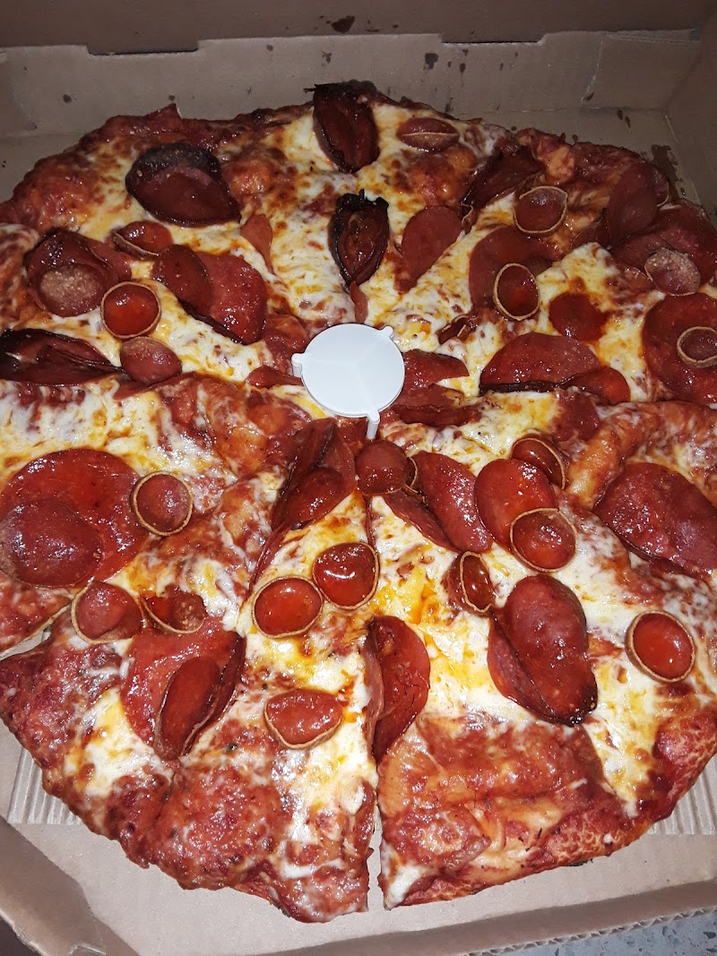 Round Table Pizza - photo 5