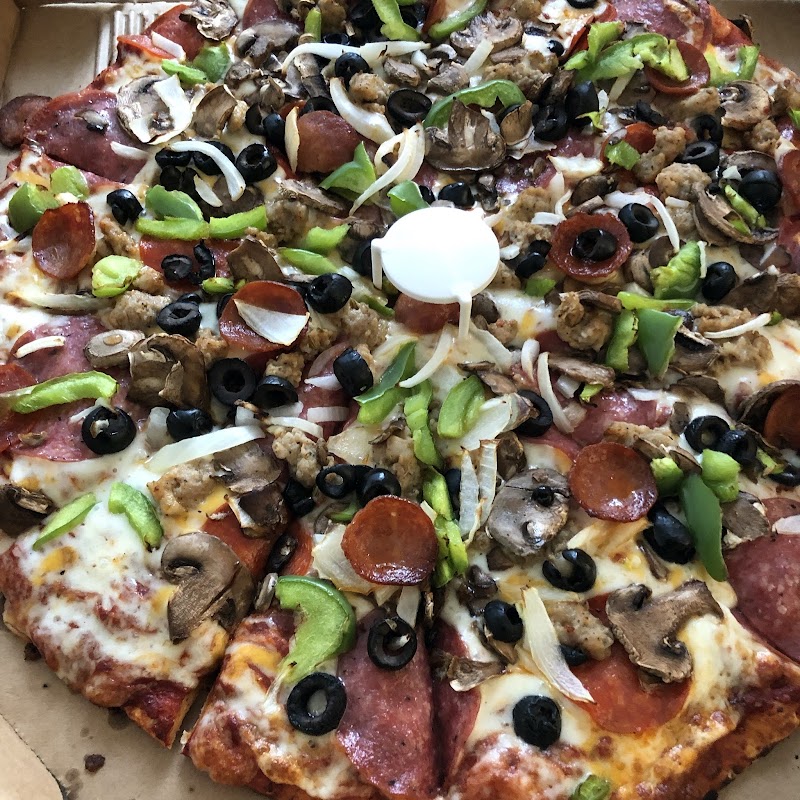 Round Table Pizza - photo 3