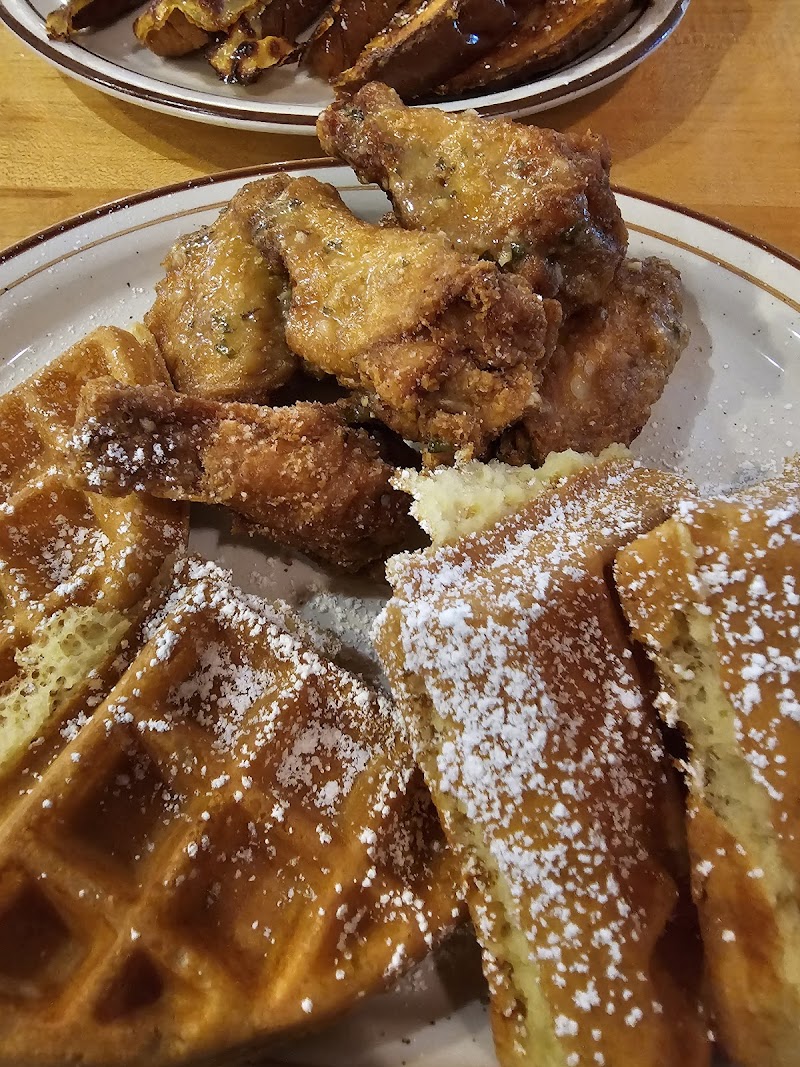 Grady's Snack N' Dine - photo 3