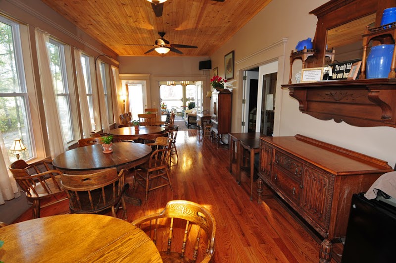 Fredericka's Restaurant and the Loose Moose Bar & Grille - Catering in Millinocket, Maine