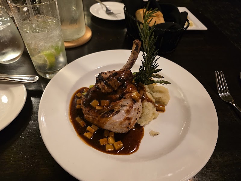 Warfield's Restaurant, Lounge & Bakery - photo 3