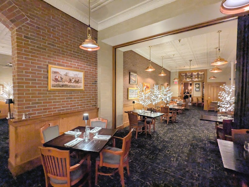 Warfield's Restaurant, Lounge & Bakery - photo 4