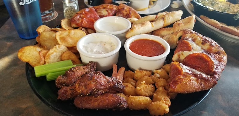 Boston's Pizza Restaurant & Sports Bar - photo 2