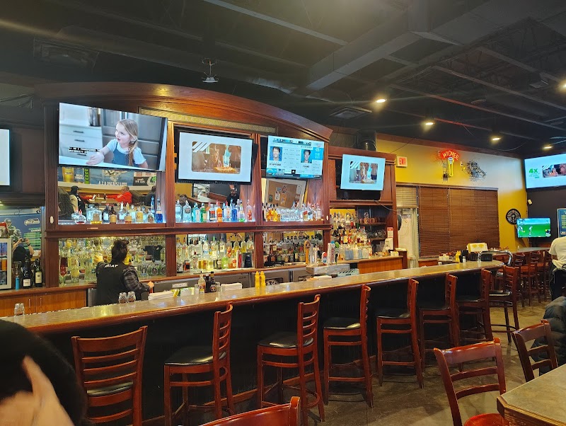 Boston's Pizza Restaurant & Sports Bar - photo 5
