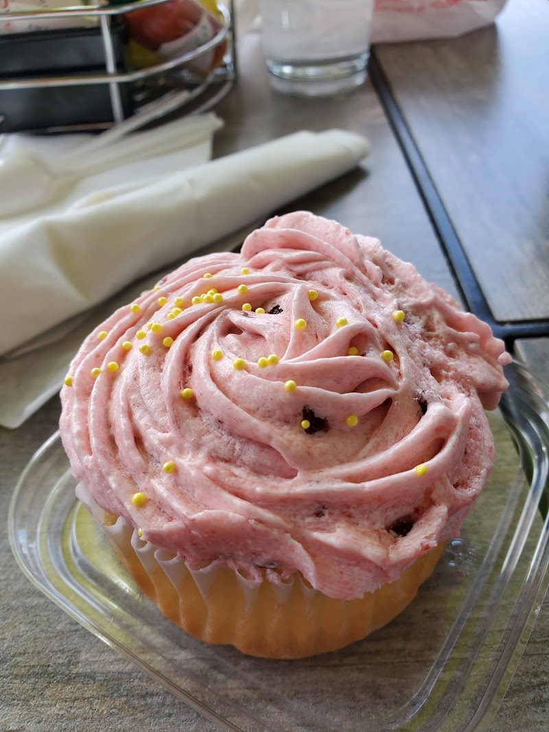 Cole's Bakery & Cafe - photo 4