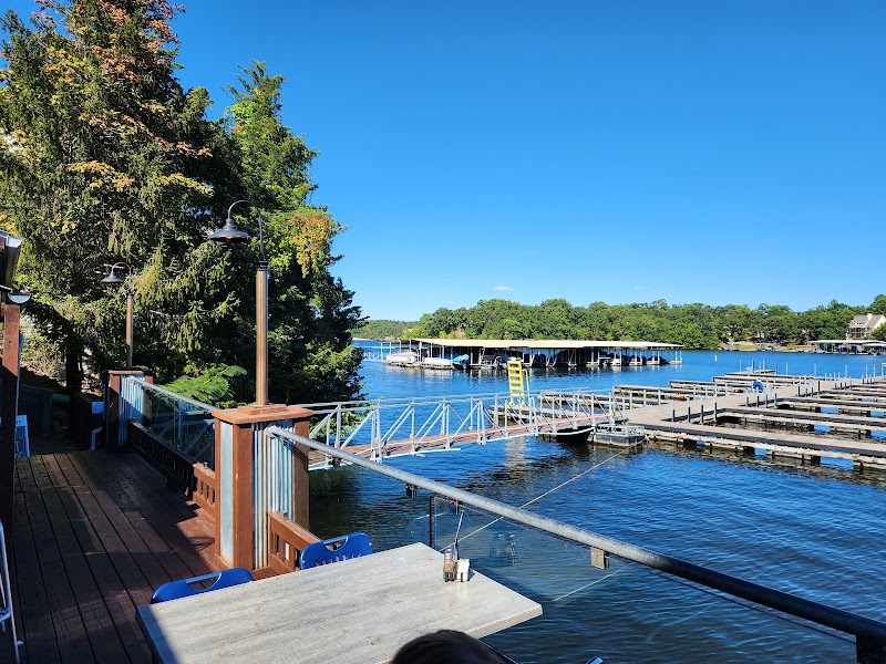 Shorty Pants Lakeside Cajun Restaurant & Marina - photo 2