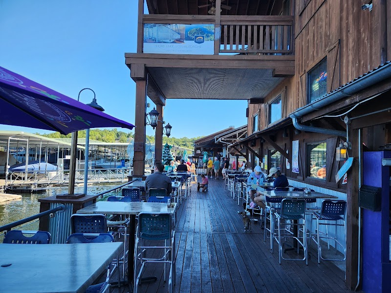 Shorty Pants Lakeside Cajun Restaurant & Marina - photo 3