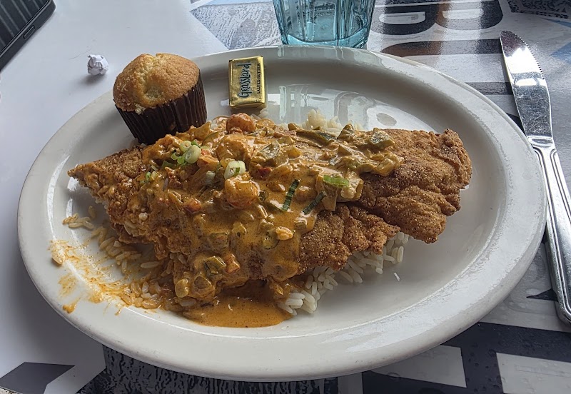 Shorty Pants Lakeside Cajun Restaurant & Marina - photo 4