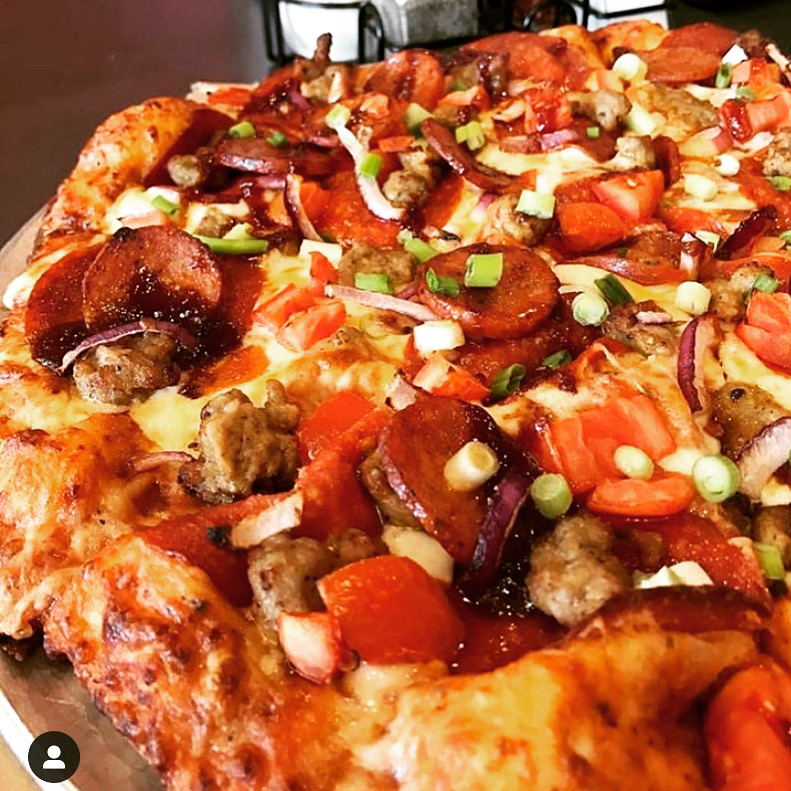Round Table Pizza - photo 3