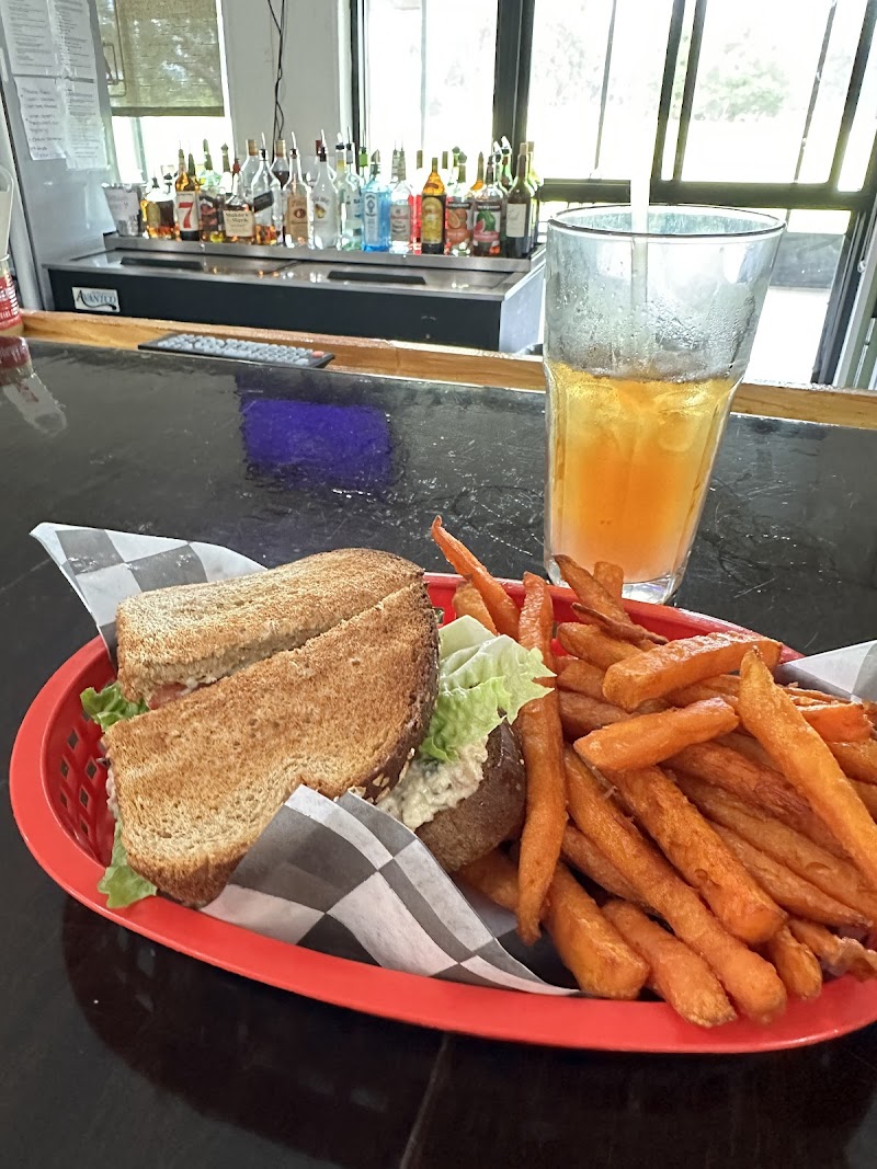 19th Hole Bar and Grill - photo 5