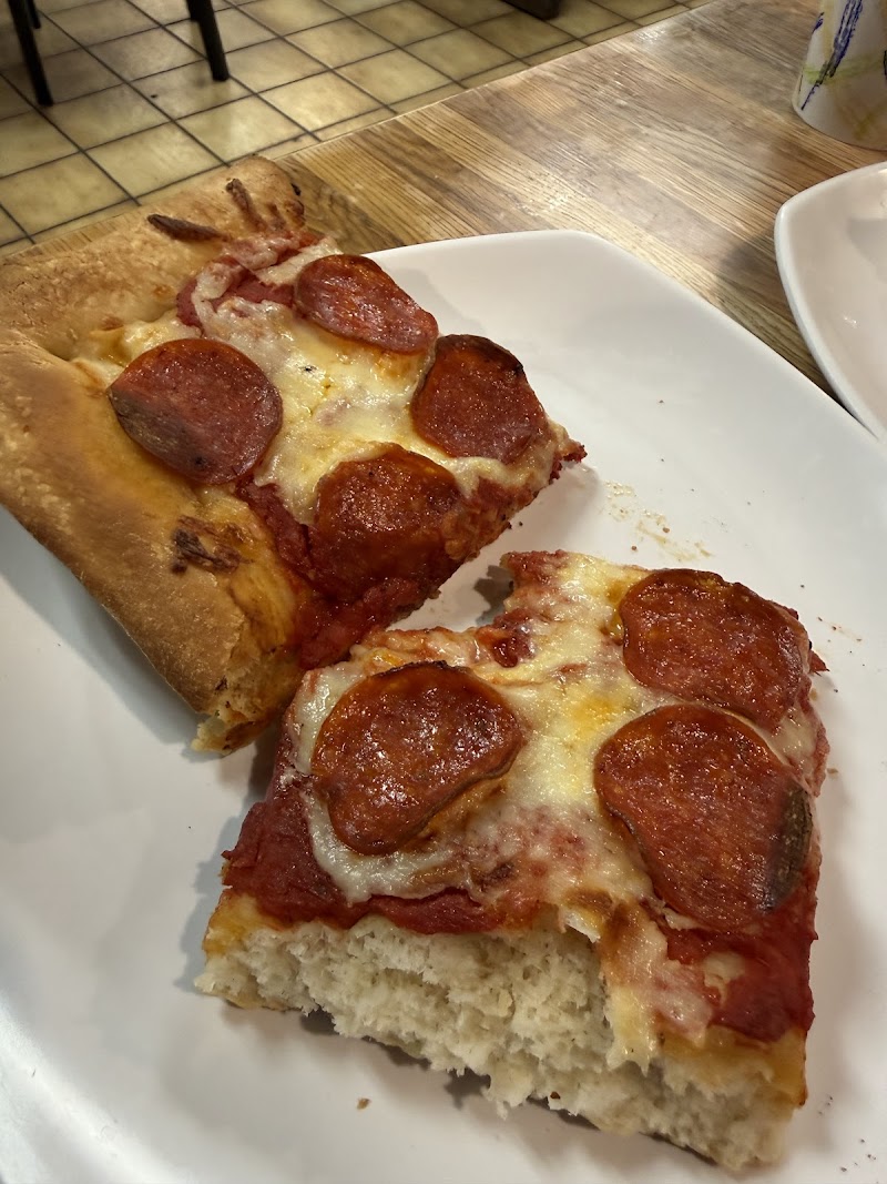 Perry's Pizza & Italian Restaurant - photo 4
