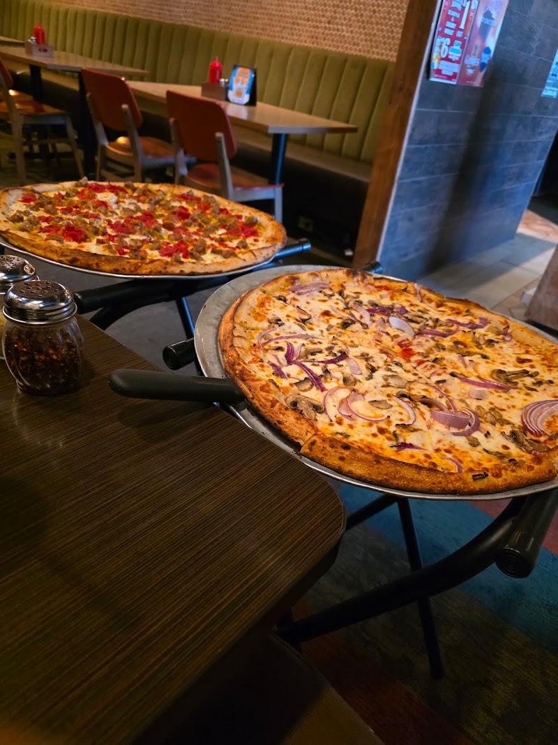 Spinners Pizza & Pub - photo 4