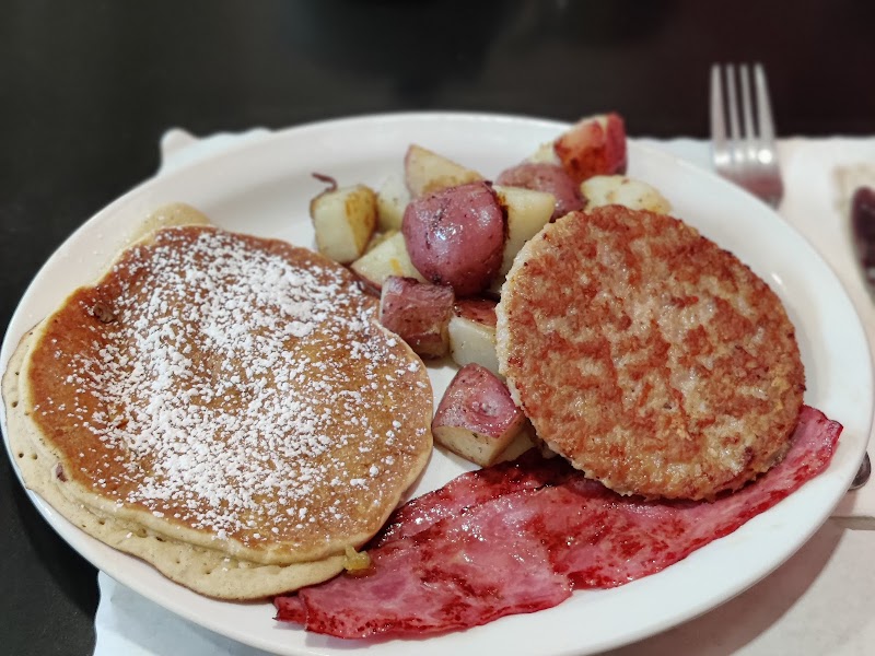 Toni's Courtyard Café - photo 2