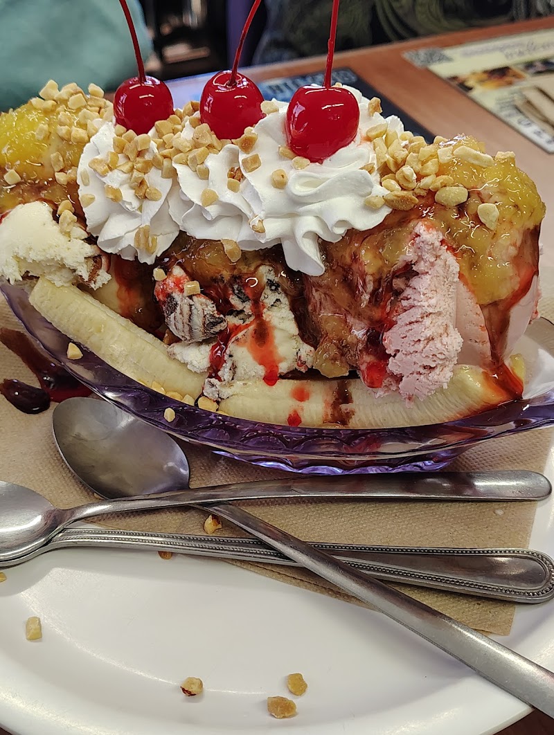 Little Dipper Diner & Creamery - photo 2
