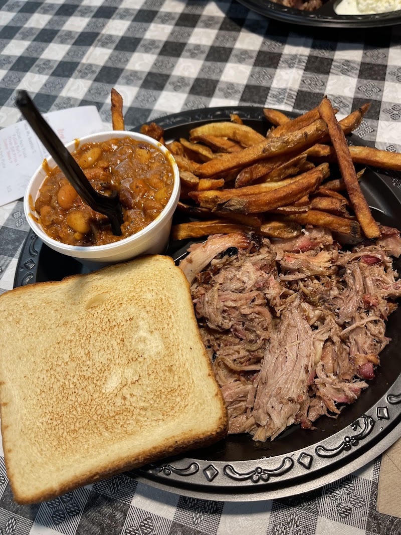 Wolf Creek BBQ, Burgers & More - photo 5
