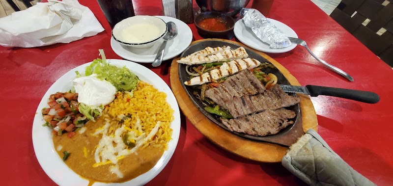 Loca Luna Mexican Restaurant - photo 2
