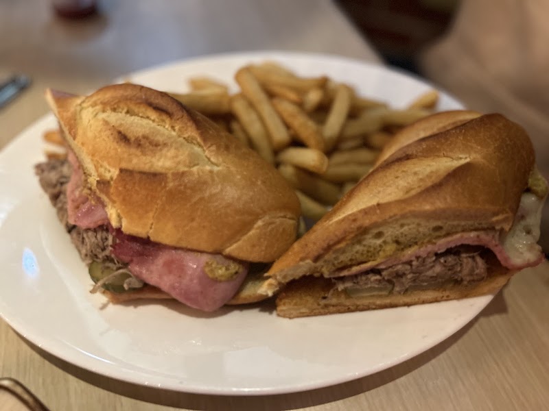 Three B's Bar and Bistro - photo 4