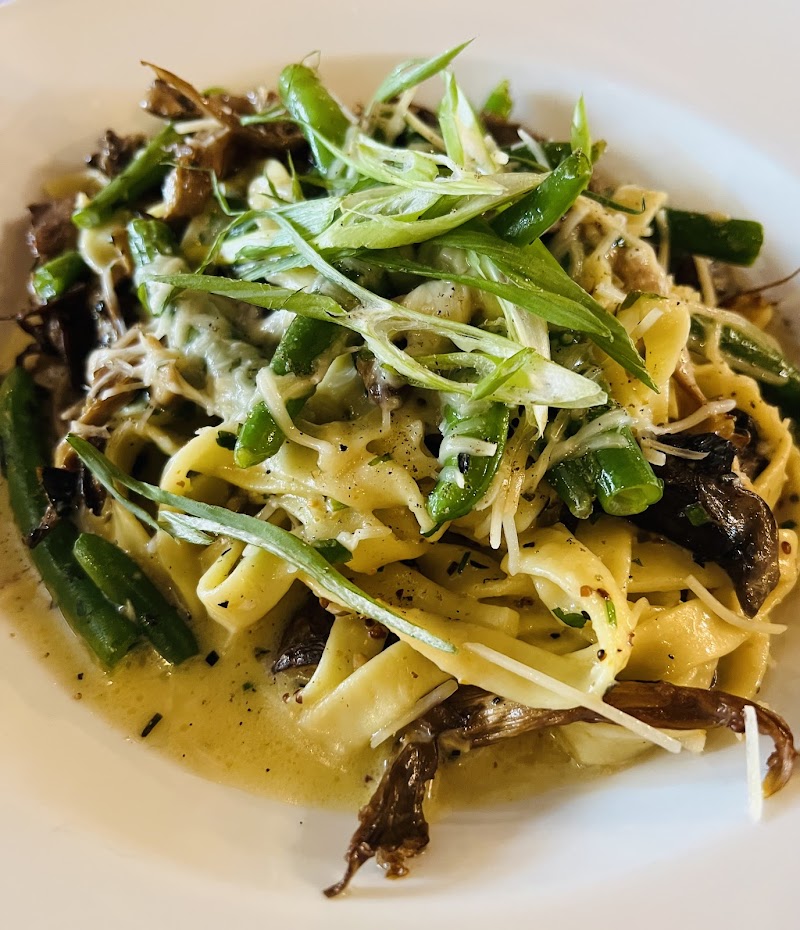 Benny's Bistro - photo 4