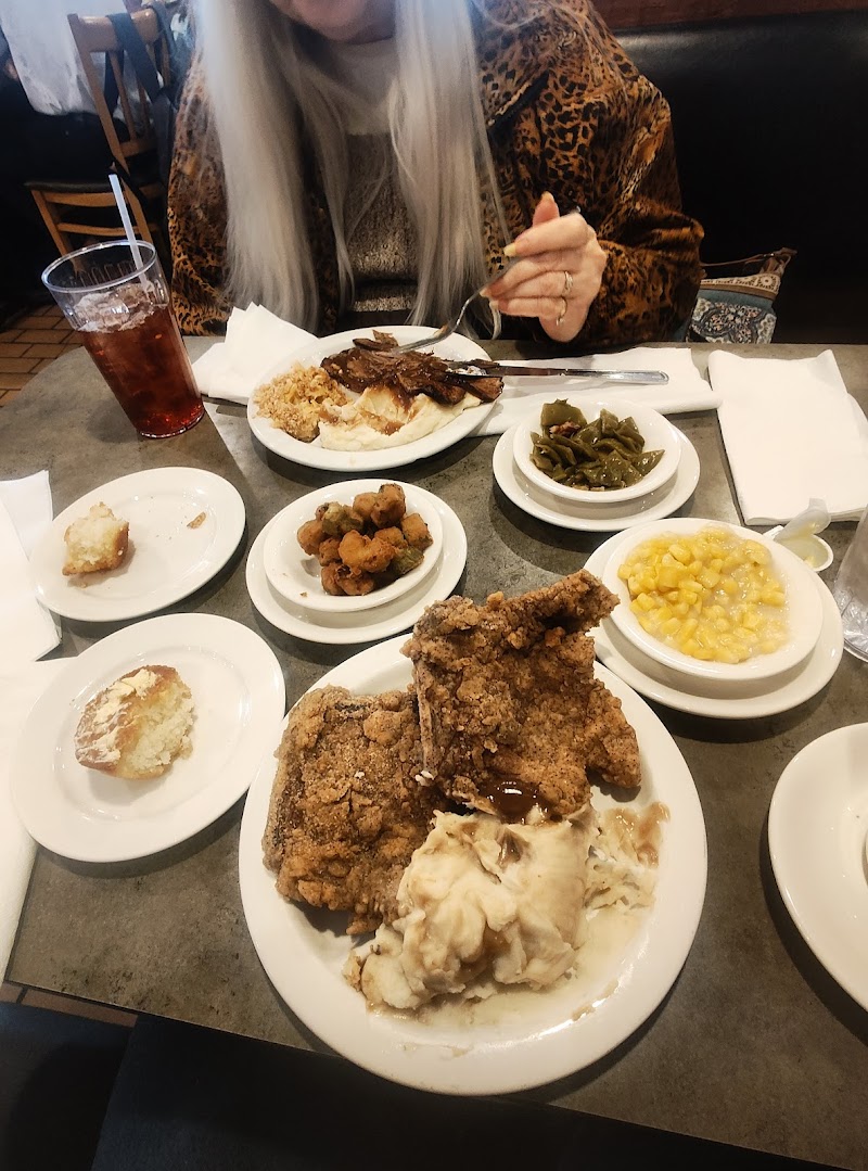 Lizard's Thicket Restaurant - photo 2