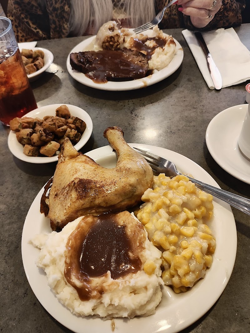 Lizard's Thicket Restaurant - photo 3