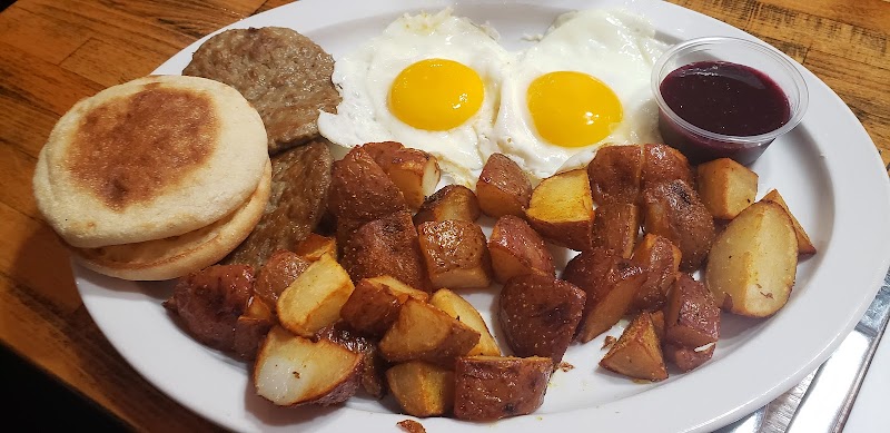 Lynde’s Restaurant & Catering - photo 4