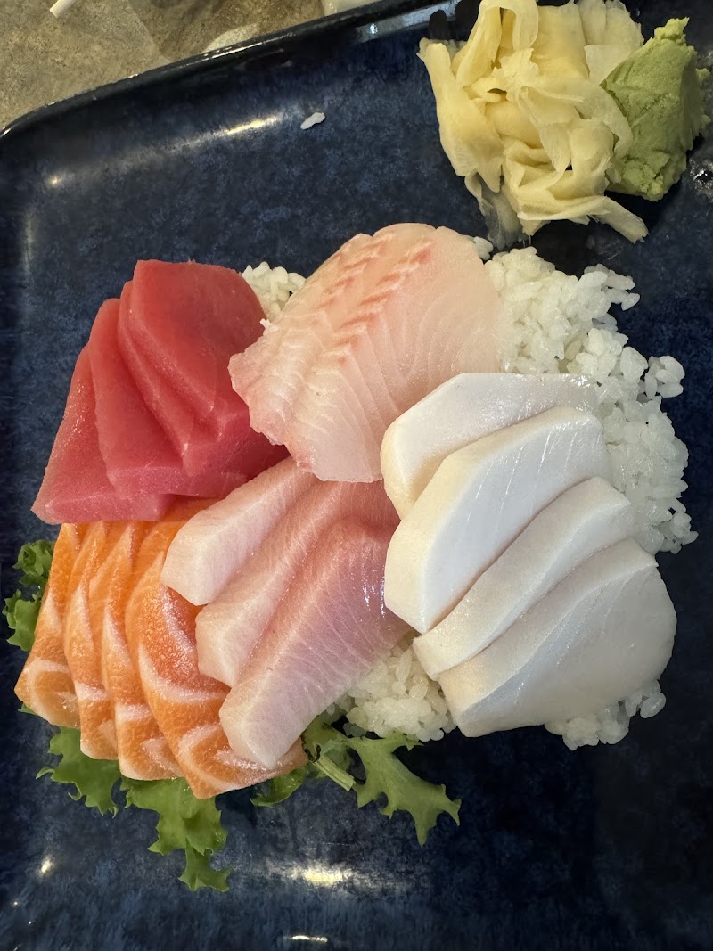 Lucky Sushi Cafe - photo 3