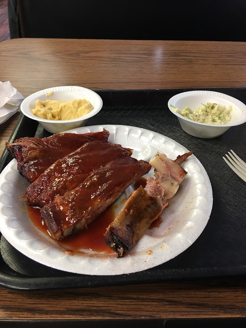 Mike's Barbeque House - photo 3