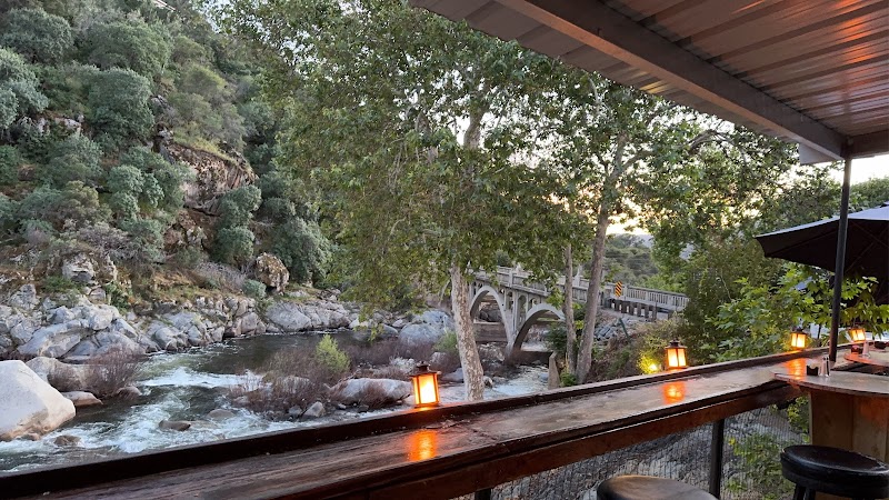 The Gateway Restaurant & Lodge - photo 2