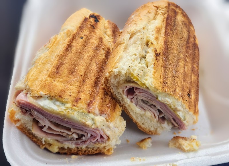 Ippolito Italian Deli - photo 3