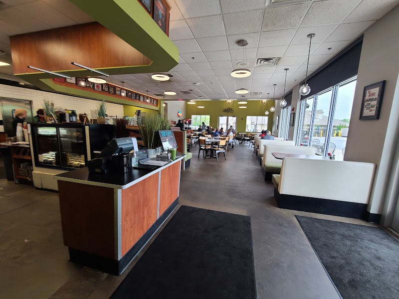Ally's Bistro - photo 3