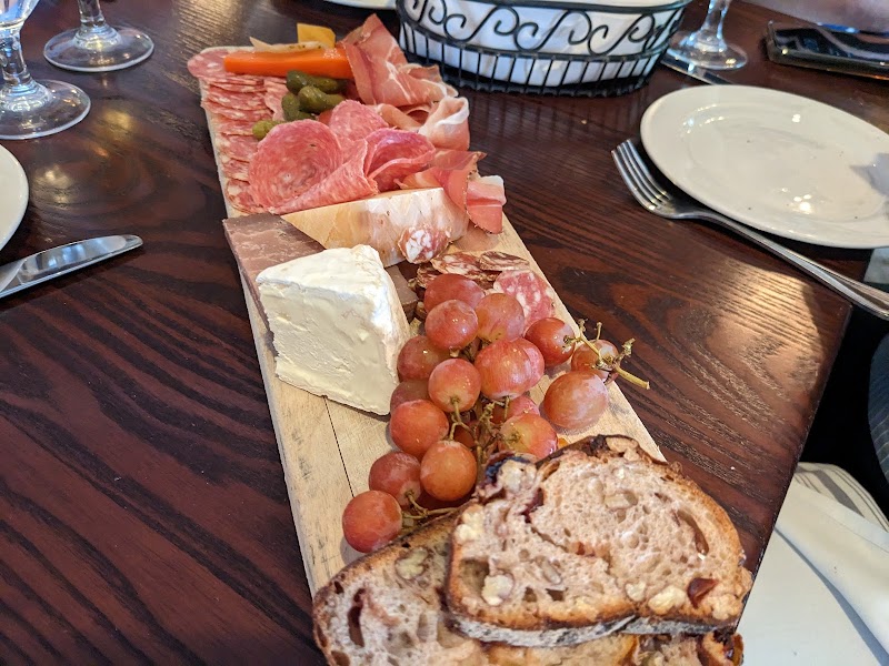 Mirabelle Restaurant & Tavern - photo 2