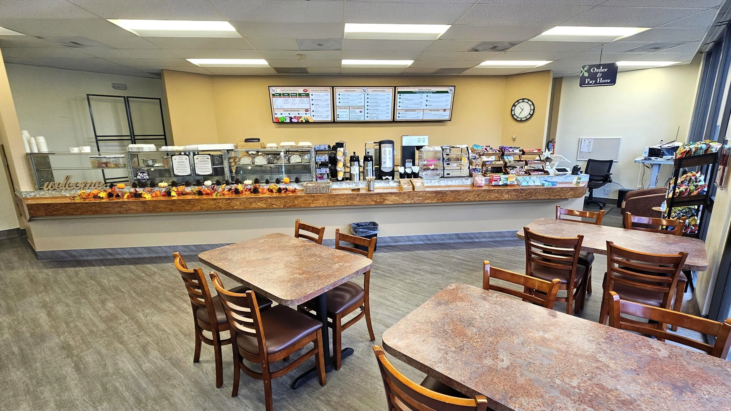 Executive Deli & Cafe - photo 4